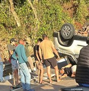 Capotamento deixa uma pessoa ferida na Ladeira do Catolé, em Satuba