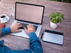 Fisioterapeuta ressalta a importância da ergonomia em home office