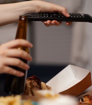 Alagoas registra redução no uso de álcool e drogas entre estudantes, diz IBGE