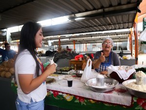 Gabi Gonçalves ouve comerciantes em visita a Feira Municipal de Rio Largo