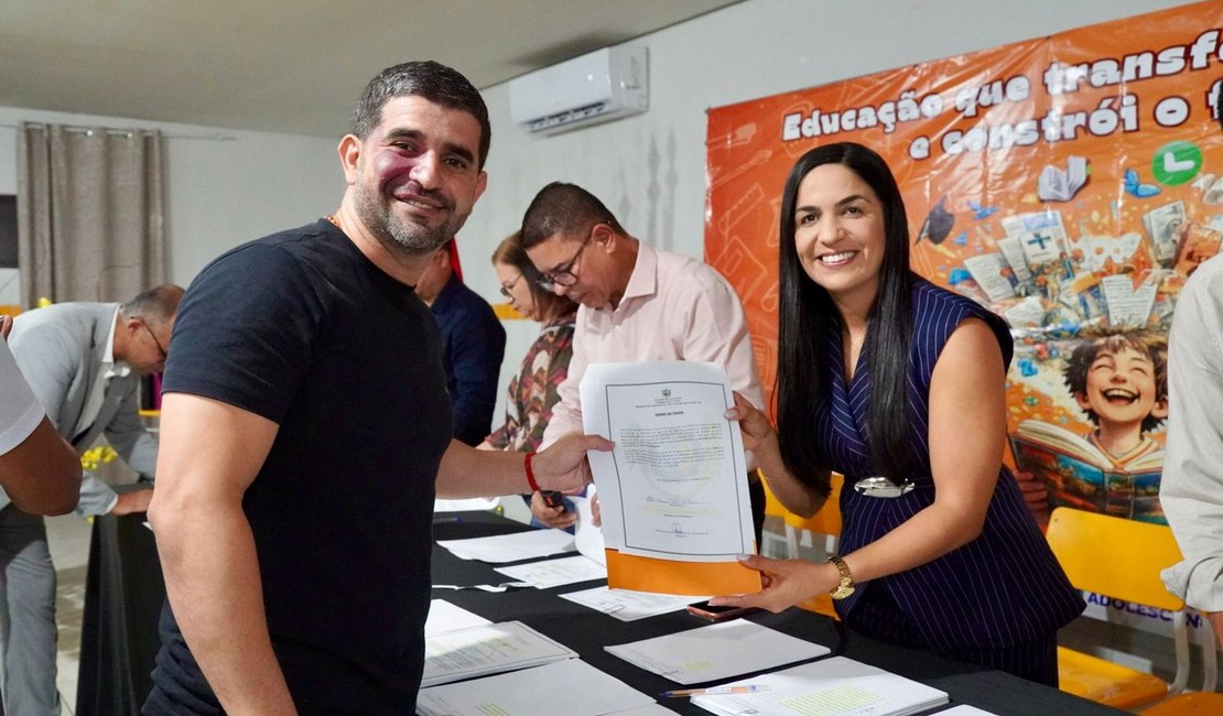 Prefeita fortalece educação com posse de quase 200 servidores em São Luís do Quitunde