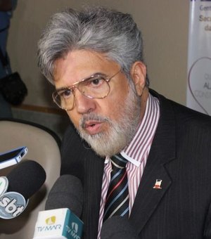 Ex-prefeito Eduardo Tavares desiste de candidatura a deputado federal