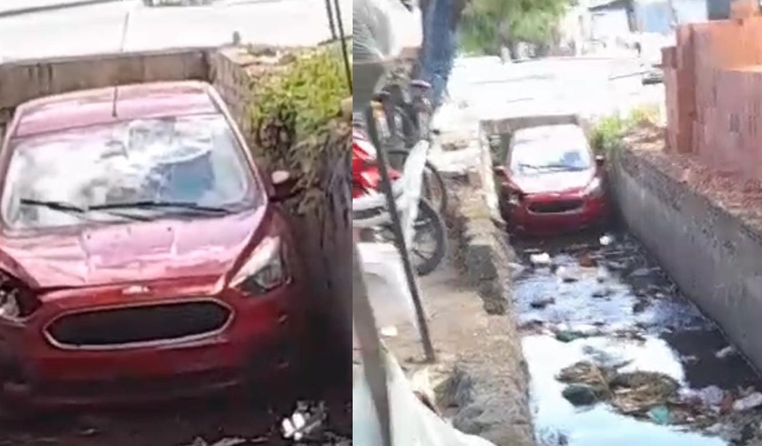 Motorista cai com carro em córrego ao tentar fugir de assalto na Levada
