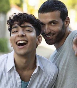 Série é banida de 11 países após representar refugiado gay