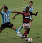 Após eliminação na Libertadores, torcida do Flamengo protesta do lado de fora do Maracanã