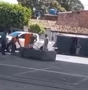 [Vídeo] Carro derruba bomba de combustível em posto na Ponta da Terra