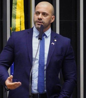 Alexandre de Moraes nega pedidos da defesa e mantém Daniel Silveira preso