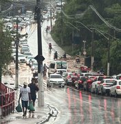 Defesa Civil alerta para possibilidade de deslizamento de terra, em Maceió