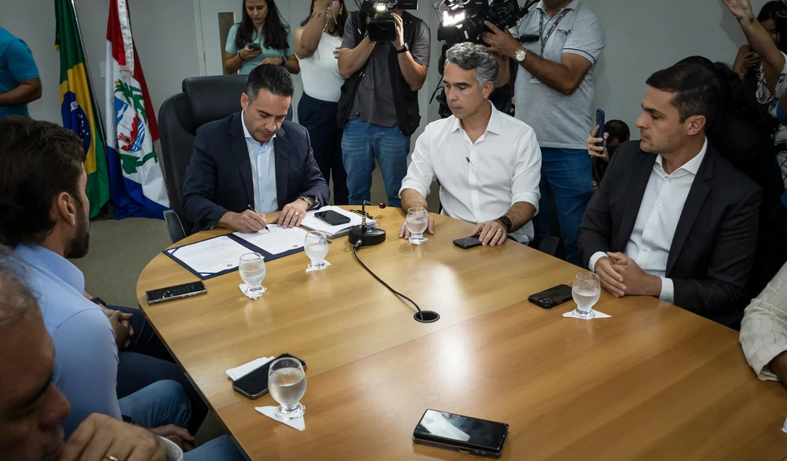 Paulo Dantas sanciona lei que institui política Corações da Paz em Alagoas