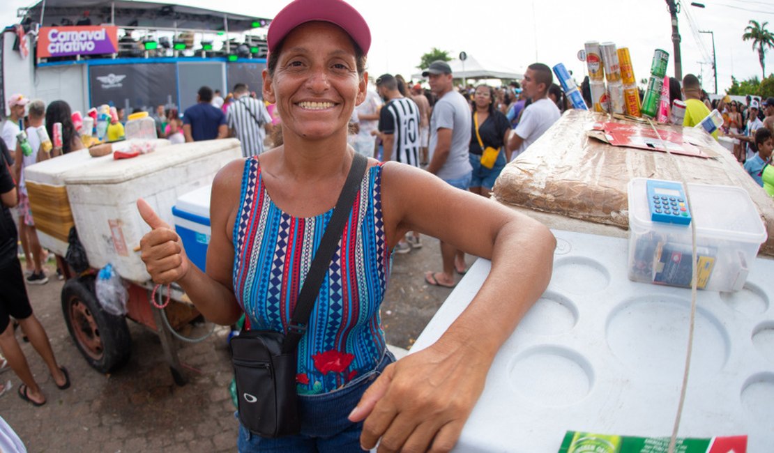 Ambulantes na capital são orientados para comercializar durante prévias carnavalescas