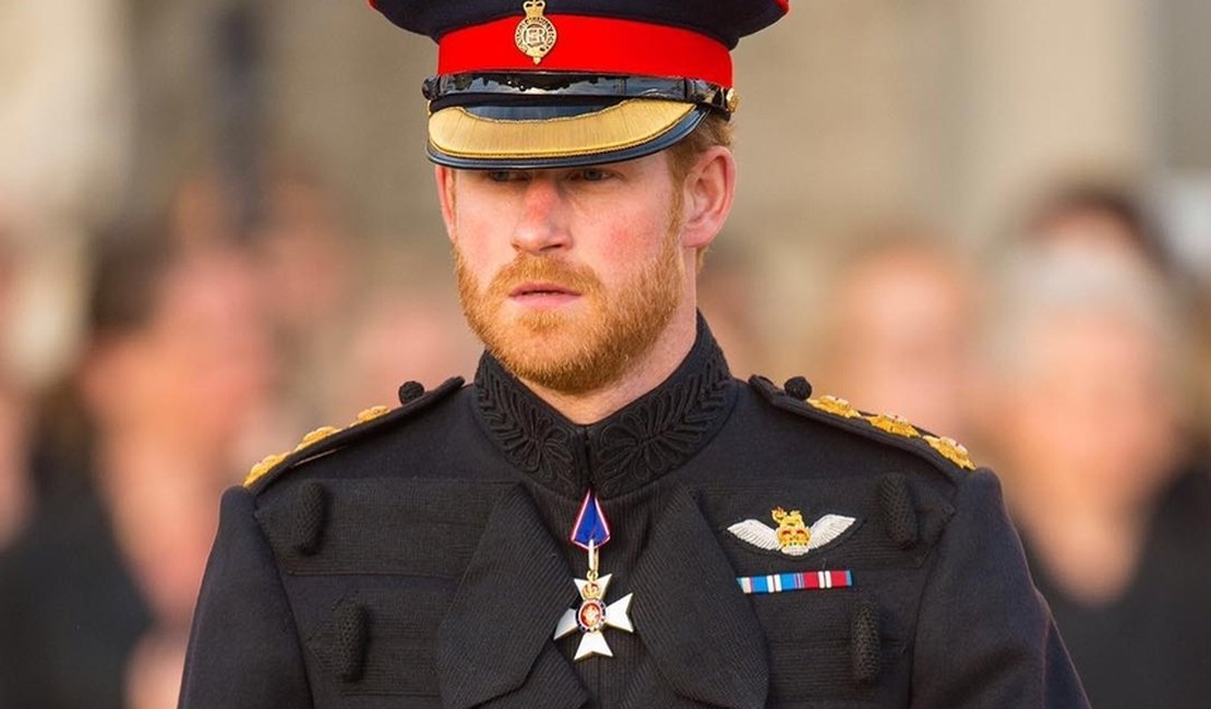 Príncipe Harry vai tirar a barba para se casar, diz jornal