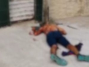 Homem é morto na rua com golpes de arma branca, no bairro Santa Lúcia