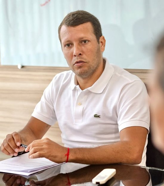 Remi Filho silencia sobre empresário preso dentro da Prefeitura de Murici suspeito de corrupção ativa