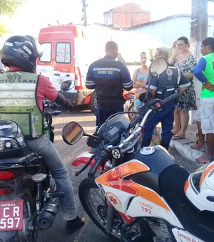 Colisão entre dois veículos deixa motociclista ferido