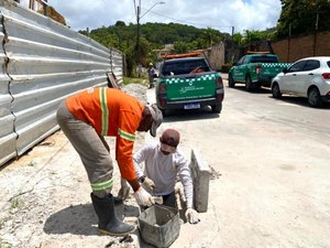 Operação Língua Suja flagra lançamento irregular de concreto em galeria pluvial no litoral Norte