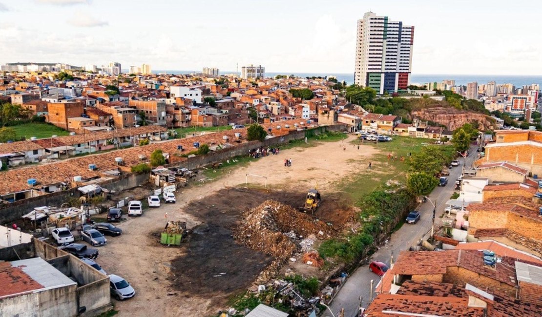 JHC assina ordem de serviço para construção do Gigantinhos Jacintinho