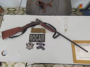Homem é preso e duas espingardas são apreendidas pela PM em Arapiraca