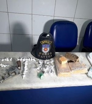 Polícia prende jovens com 1,6 kg de crack e arma de fogo no Tabuleiro do Martins