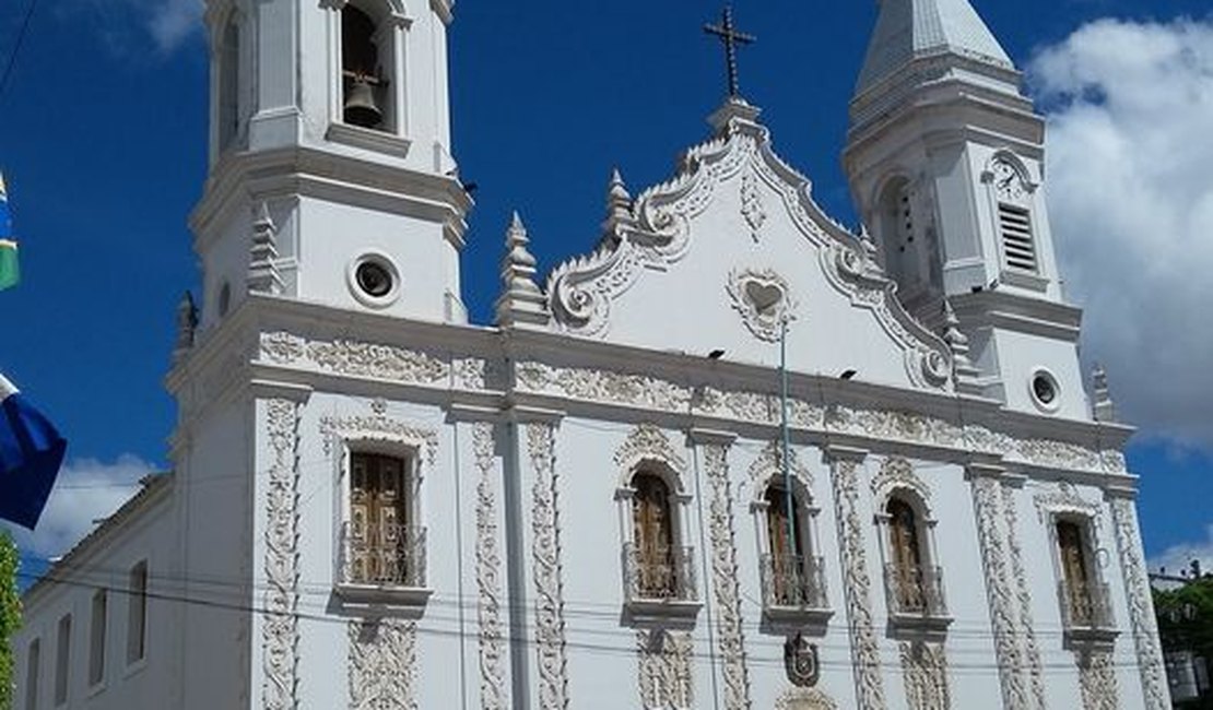 Juiz proíbe candidatos usarem veículos locados pela prefeitura de Água Branca