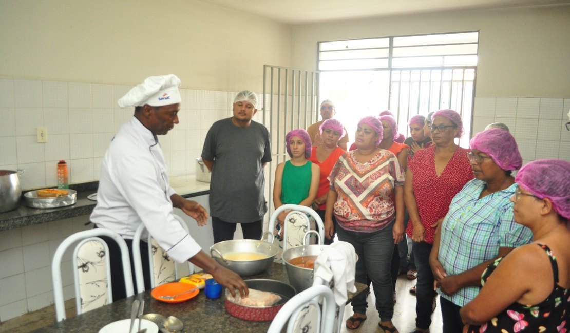 Merendeiras das escolas da rede municipal participam de capacitação e se preparam para mais um concurso de receitas