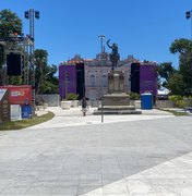 [Vídeo] Praça Deodoro, em Maceió, recebe estrutura para ato de campanha de Lula