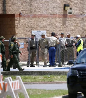 Tiroteio deixa 15 mortos em escola primária nos EUA, diz governador do Texas