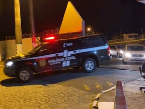 Durante operação, polícia prende suspeitos de envolvimento na morte de dois policiais civis, em Umbaúba