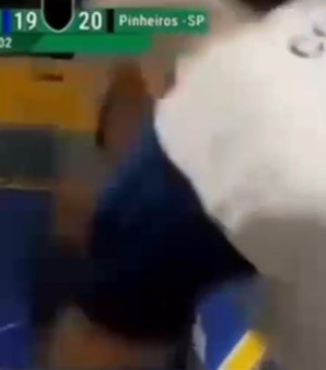 Diretor arremessa cadeira contra torcedores após jogo infantil de Handebol em Maceió