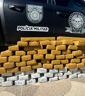 Ocupantes são presos usando maconha em carreta com quase 100 kg da droga