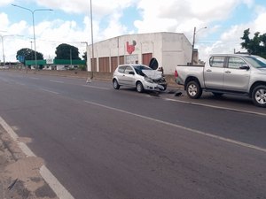 [Vídeo] Motorista para em faixa de pedestre na AL 110 e veículo colide na traseira