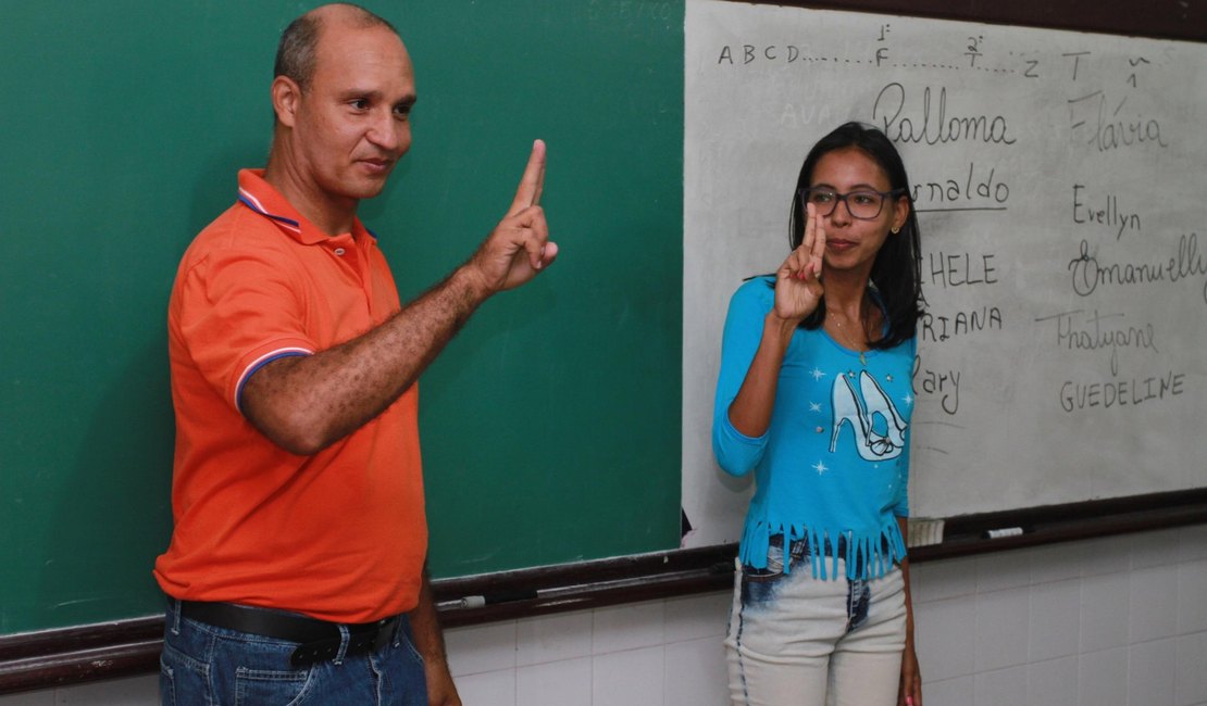 Seduc oferta mais de 200 vagas em curso gratuito de Libras