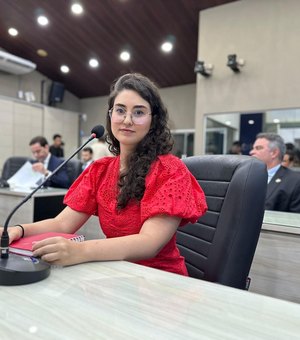 Teca Nelma cobra transparência sobre mudanças na gestão da Fejal e futuro do Cesmac em Maceió