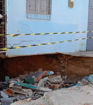 [Vídeo] Defesa Civil de Arapiraca solicita trabalho de engenheiros para avaliar cratera no Frei Damião