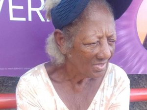 Idosa perdida é acolhida por equipe do Ronda no Bairro no bairro de Mangabeiras