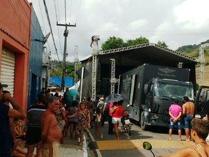 Homem morre eletrocutado durante montagem de estrutura para festa
