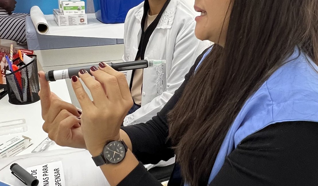 Pacientes que utilizam insulina passam a receber caneta reutilizável para o controle do diabetes