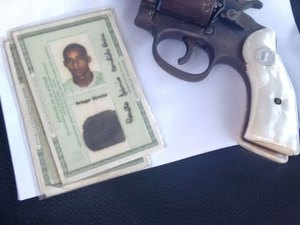 Homem é baleado por vigilante ao tentar assaltar clínica; arma foi apreendida