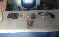 Polícia prende jovem e apreende adolescente acusados de roubos em Satuba