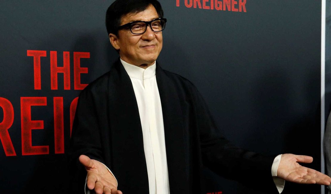 Filha de Jackie Chan diz ter dormido na rua porque pais são homofóbicos