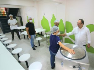 A quatro dias da reabertura, prefeito Luciano Barbosa visita o Restaurante Popular