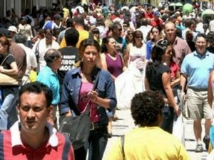 Qualidade de vida melhora, mas em ritmo menor no governo Dilma, diz estudo