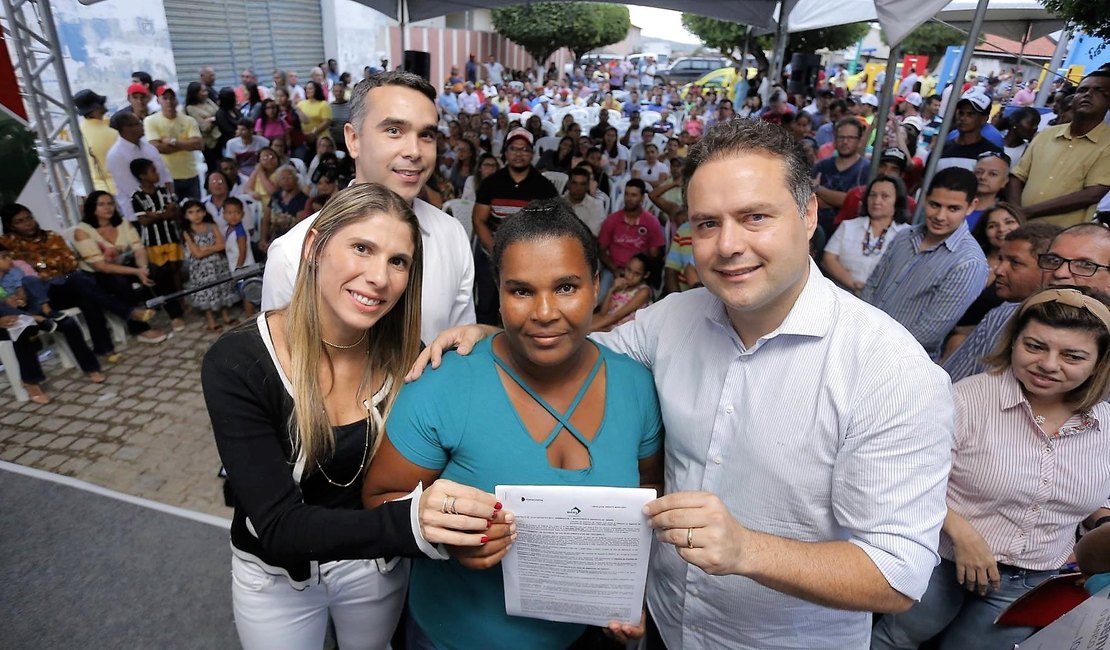 Renan Filho libera crédito para trabalhadores e anuncia obras em Batalha