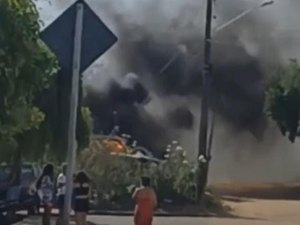 Carros são atingidos por incêndio e ficam destruídos em Palmeira dos Índios