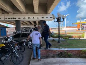 Homem é preso após enviar mensagens eróticas para adolescente de 13 anos