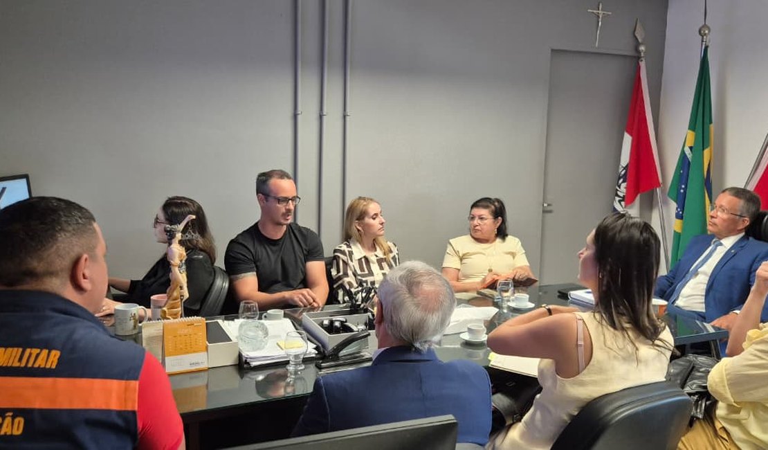 MPAL cobra solução para caixas elétricas em estado crítico em condomínio de Maceió