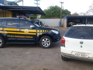 Dupla é presa com carro roubado e papelotes de maconha na BR 316