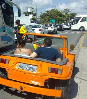 Fiscalização flagra transporte clandestino de turismo na orla da capital