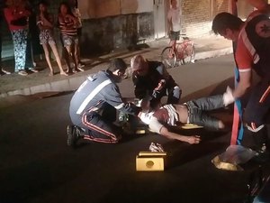 Jovem é espancado com pedaço de madeira em praça pública