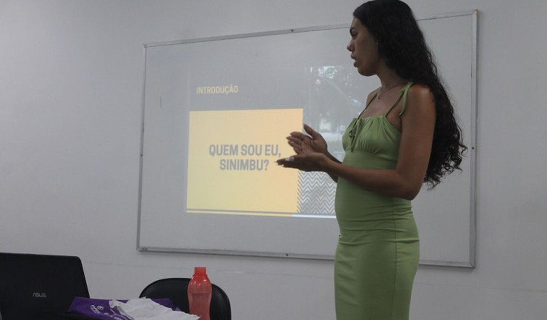 Ufal forma a primeira mulher travesti no curso de Jornalismo