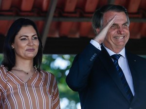 ‘Nem ela está sabendo’, diz Bolsonaro sobre internação da avó de Michelle